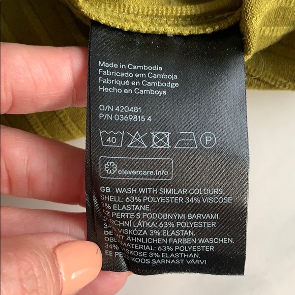 Cold shoulder top - Picture 3 of 3